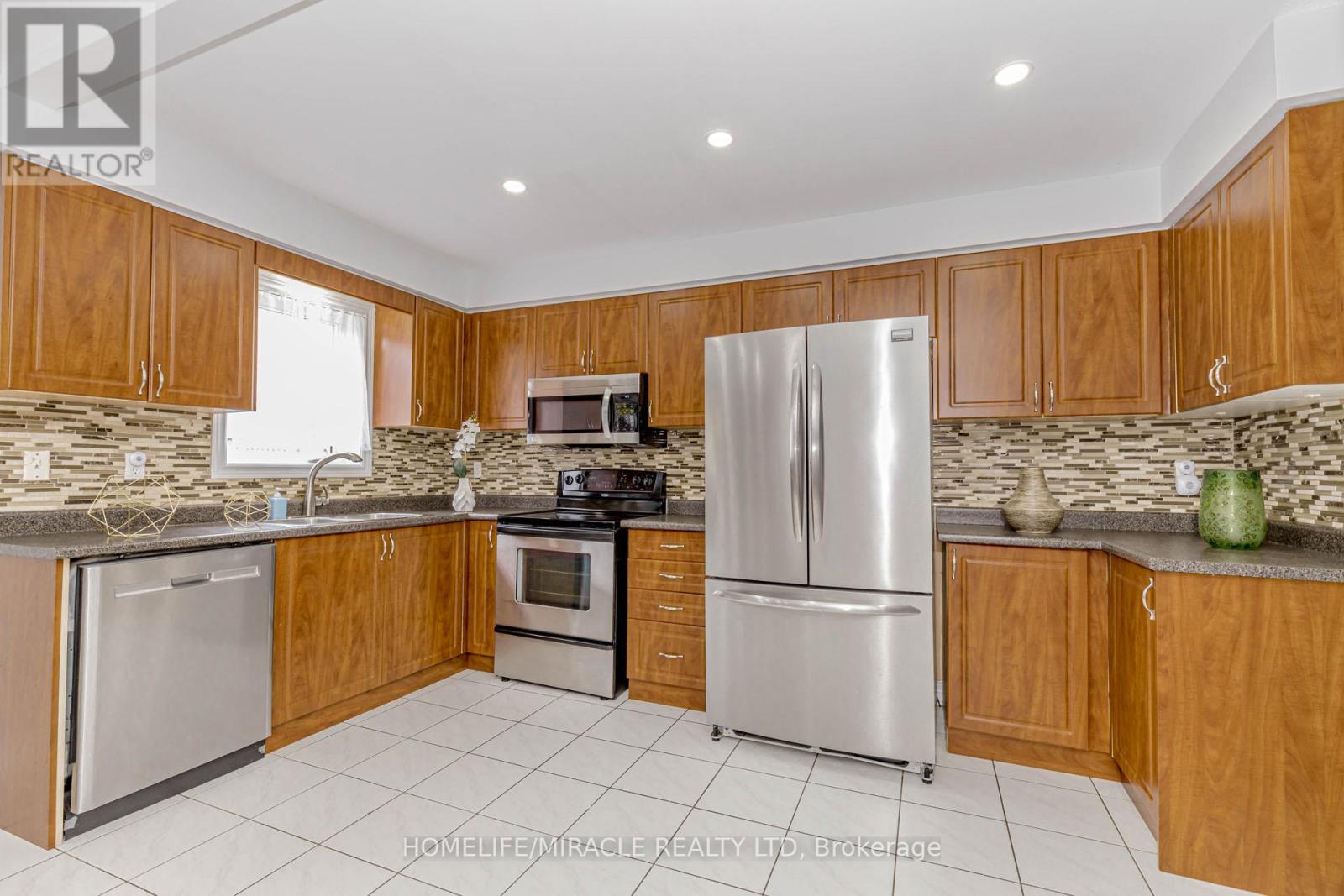 41 Sunny Glen Crescent, Brampton (Northwest Sandalwood Parkway), Ontario  L7A 2C7 - Photo 14 - W12212559