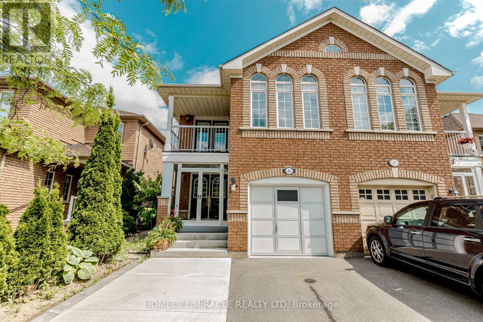 41 Sunny Glen Crescent, Brampton (Northwest Sandalwood Parkway), Ontario  L7A 2C7 - Photo 2 - W12212559
