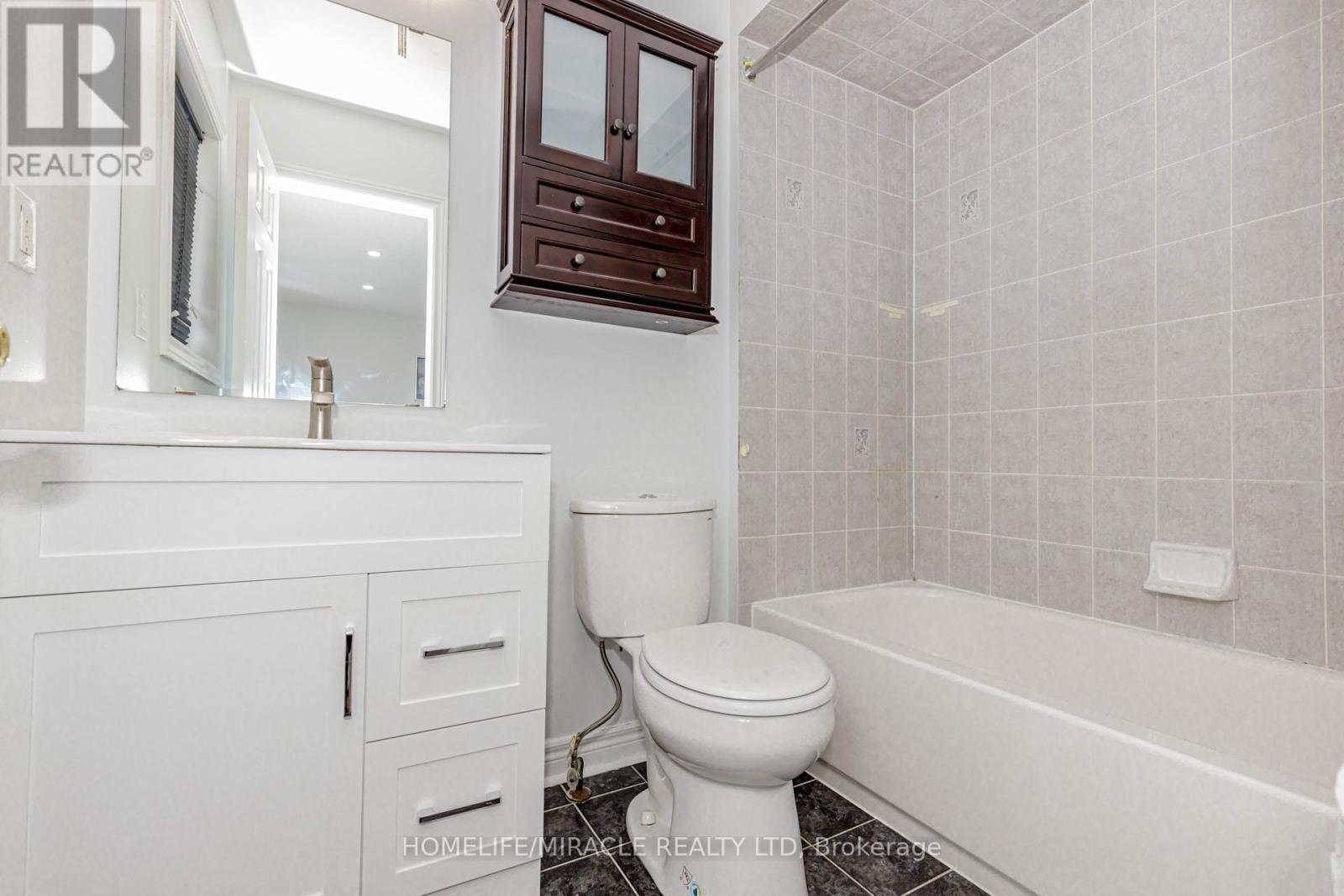 41 Sunny Glen Crescent, Brampton (Northwest Sandalwood Parkway), Ontario  L7A 2C7 - Photo 29 - W12212559