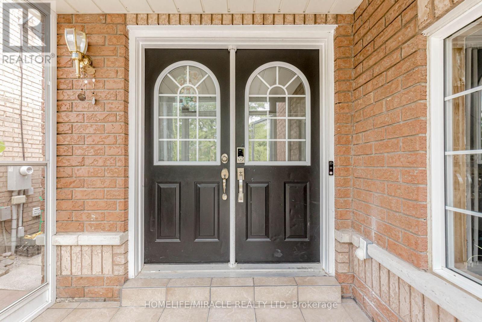 41 Sunny Glen Crescent, Brampton (Northwest Sandalwood Parkway), Ontario  L7A 2C7 - Photo 4 - W12212559