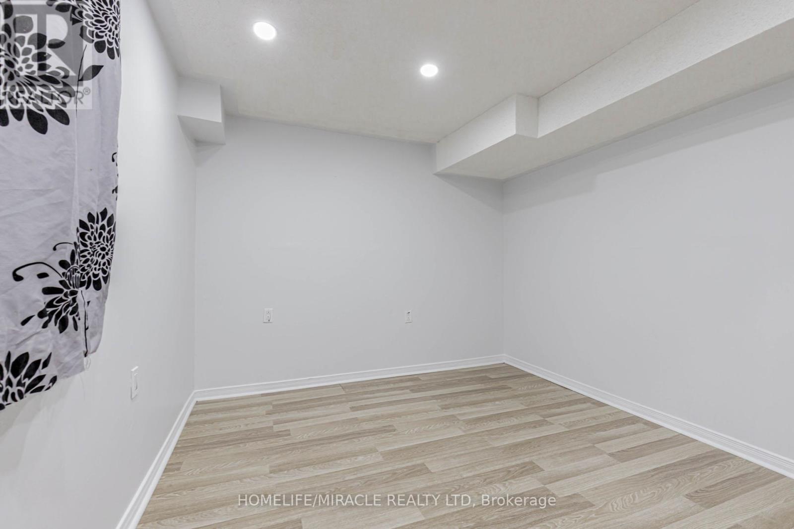41 Sunny Glen Crescent, Brampton (Northwest Sandalwood Parkway), Ontario  L7A 2C7 - Photo 43 - W12212559