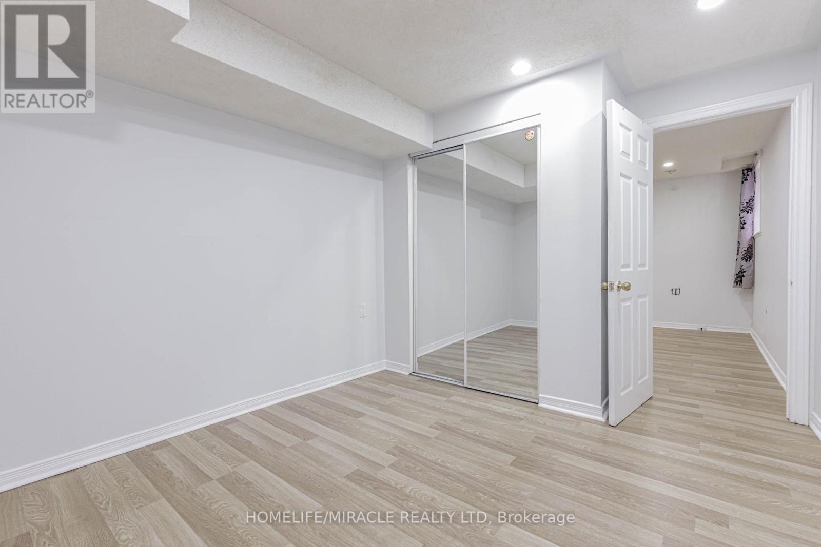 41 Sunny Glen Crescent, Brampton (Northwest Sandalwood Parkway), Ontario  L7A 2C7 - Photo 44 - W12212559