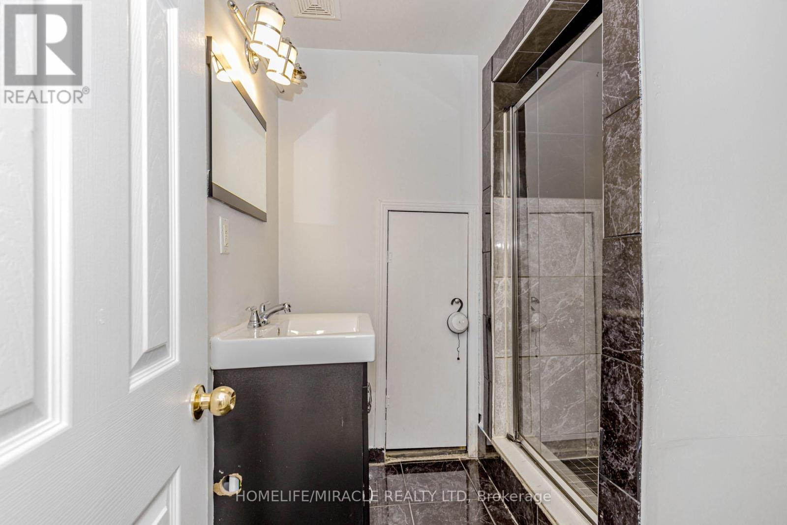 41 Sunny Glen Crescent, Brampton (Northwest Sandalwood Parkway), Ontario  L7A 2C7 - Photo 45 - W12212559
