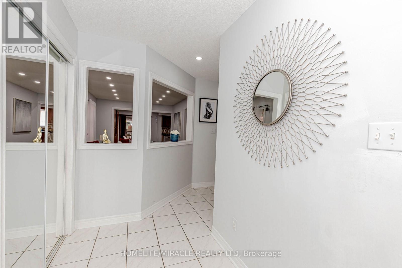 41 Sunny Glen Crescent, Brampton (Northwest Sandalwood Parkway), Ontario  L7A 2C7 - Photo 6 - W12212559