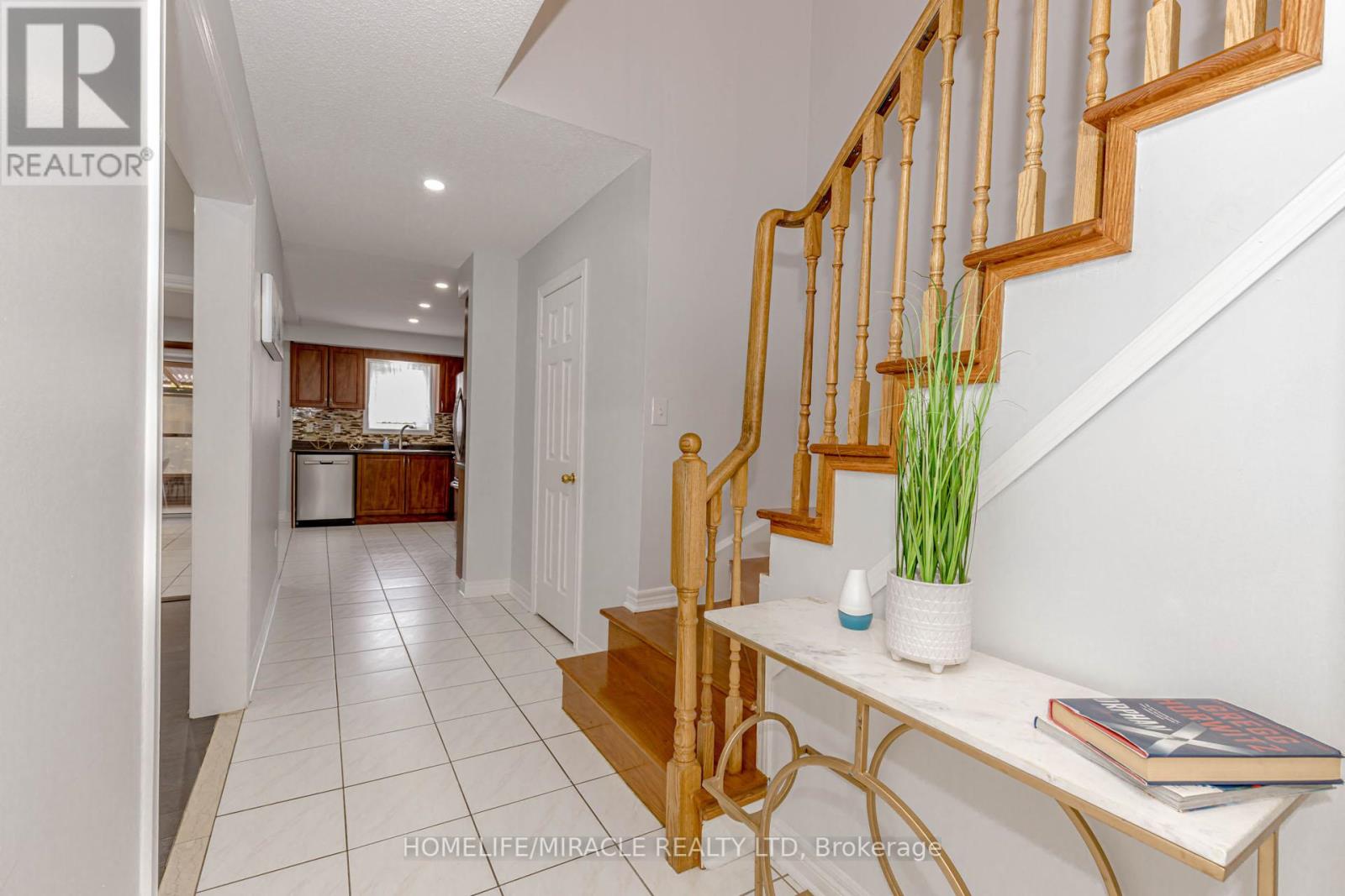 41 Sunny Glen Crescent, Brampton (Northwest Sandalwood Parkway), Ontario  L7A 2C7 - Photo 8 - W12212559