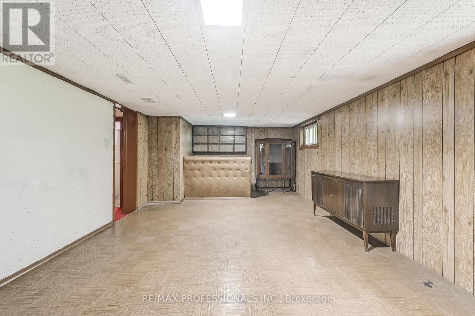 27 Northampton Drive, Toronto (Islington-City Centre West), Ontario  M9B 4S5 - Photo 23 - W12212567