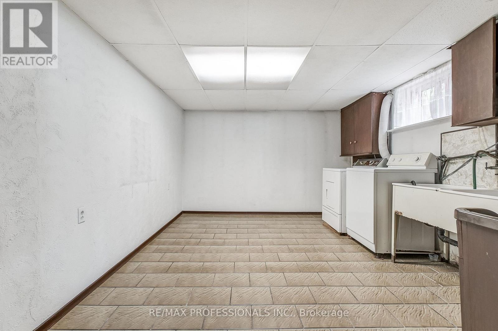 27 Northampton Drive, Toronto (Islington-City Centre West), Ontario  M9B 4S5 - Photo 26 - W12212567