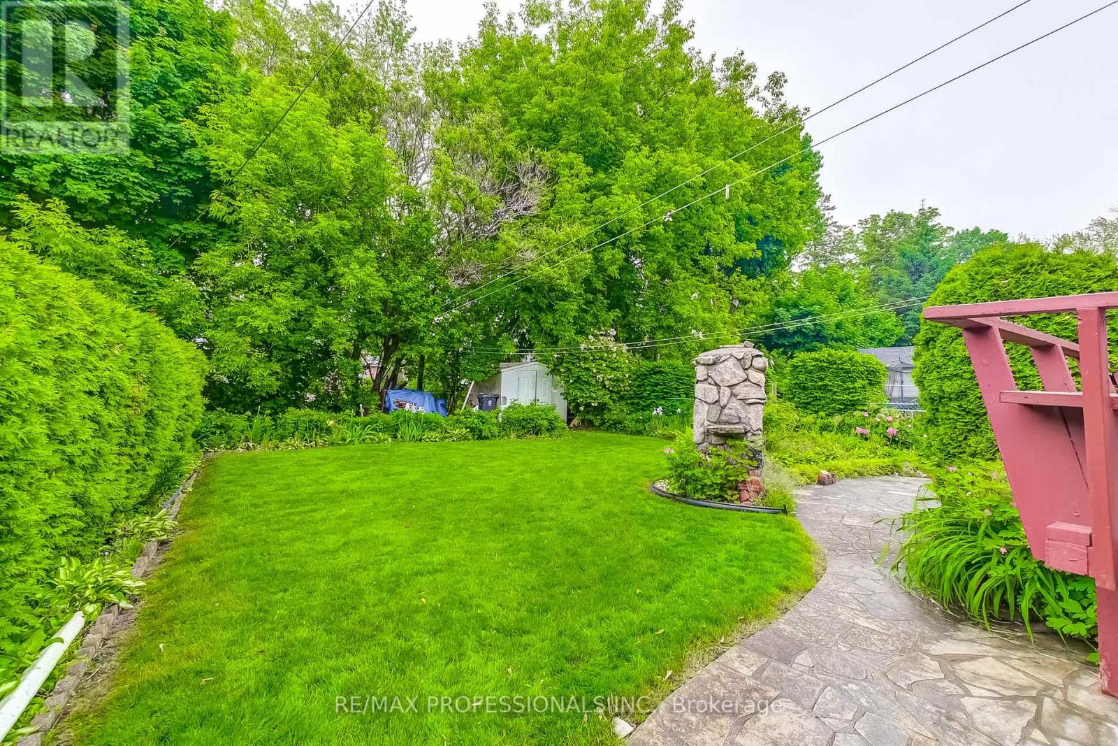 27 Northampton Drive, Toronto (Islington-City Centre West), Ontario  M9B 4S5 - Photo 30 - W12212567