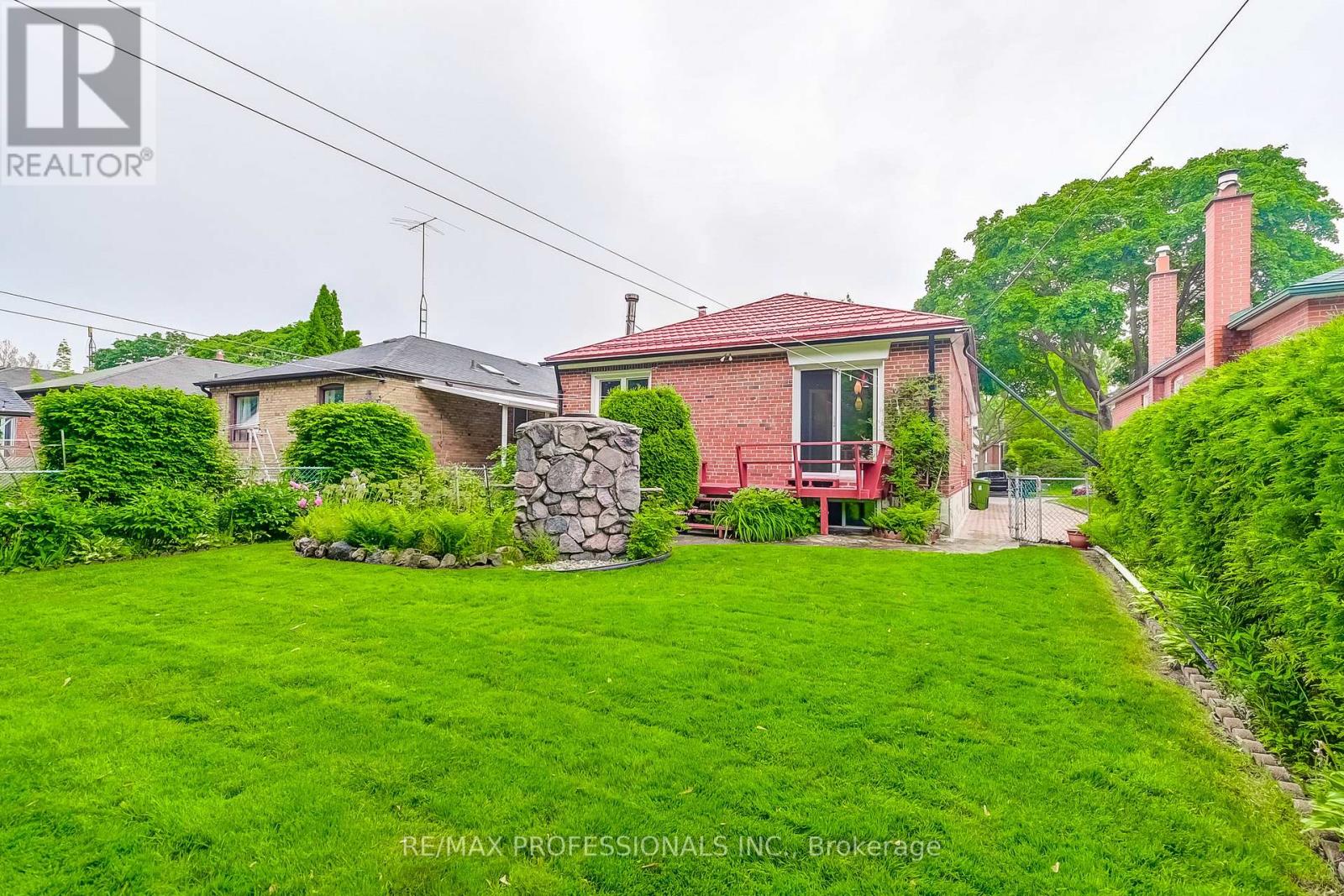 27 Northampton Drive, Toronto (Islington-City Centre West), Ontario  M9B 4S5 - Photo 32 - W12212567