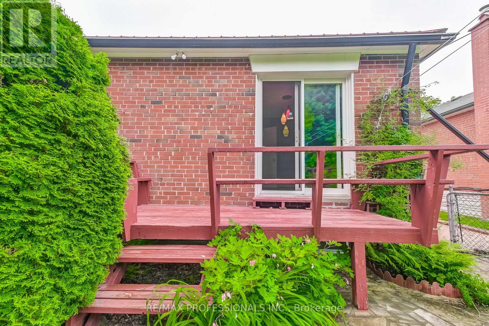 27 Northampton Drive, Toronto (Islington-City Centre West), Ontario  M9B 4S5 - Photo 33 - W12212567