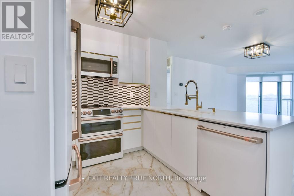710 - 190 Manitoba Street, Toronto (Mimico), Ontario  M8Y 3Y8 - Photo 2 - W12212574