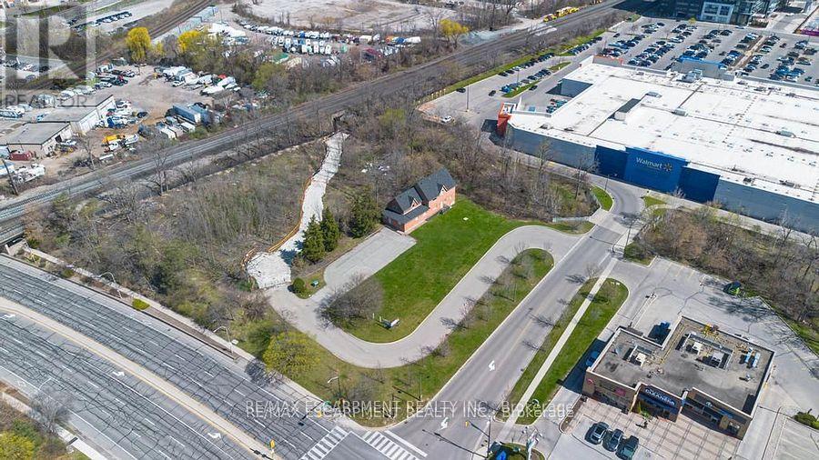 Main Floor - 923 Brant Street, Burlington, Ontario  L7R 2J6 - Photo 11 - W12212582