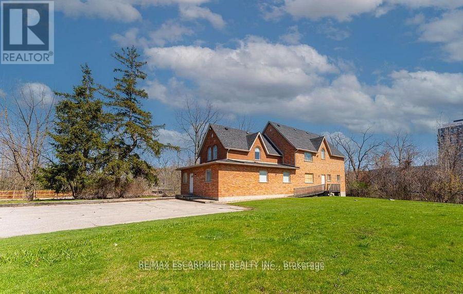 Main Floor - 923 Brant Street, Burlington, Ontario  L7R 2J6 - Photo 2 - W12212582