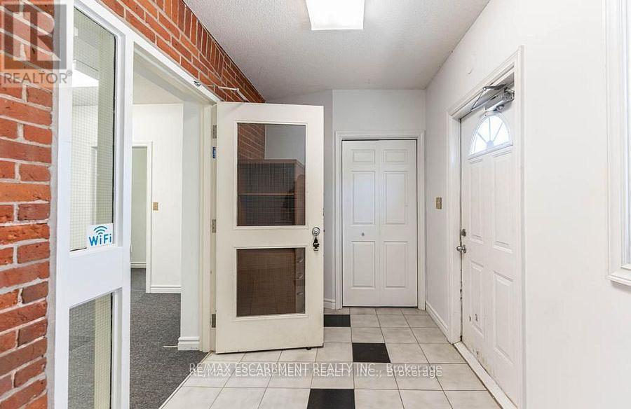 Main Floor - 923 Brant Street, Burlington, Ontario  L7R 2J6 - Photo 5 - W12212582