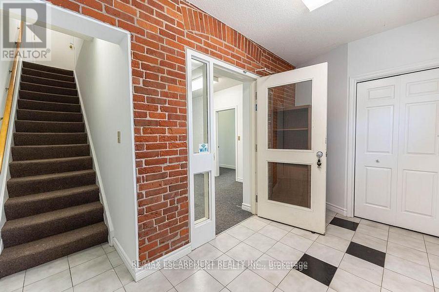 Main Floor - 923 Brant Street, Burlington, Ontario  L7R 2J6 - Photo 6 - W12212582