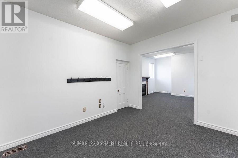 Main Floor - 923 Brant Street, Burlington, Ontario  L7R 2J6 - Photo 9 - W12212582