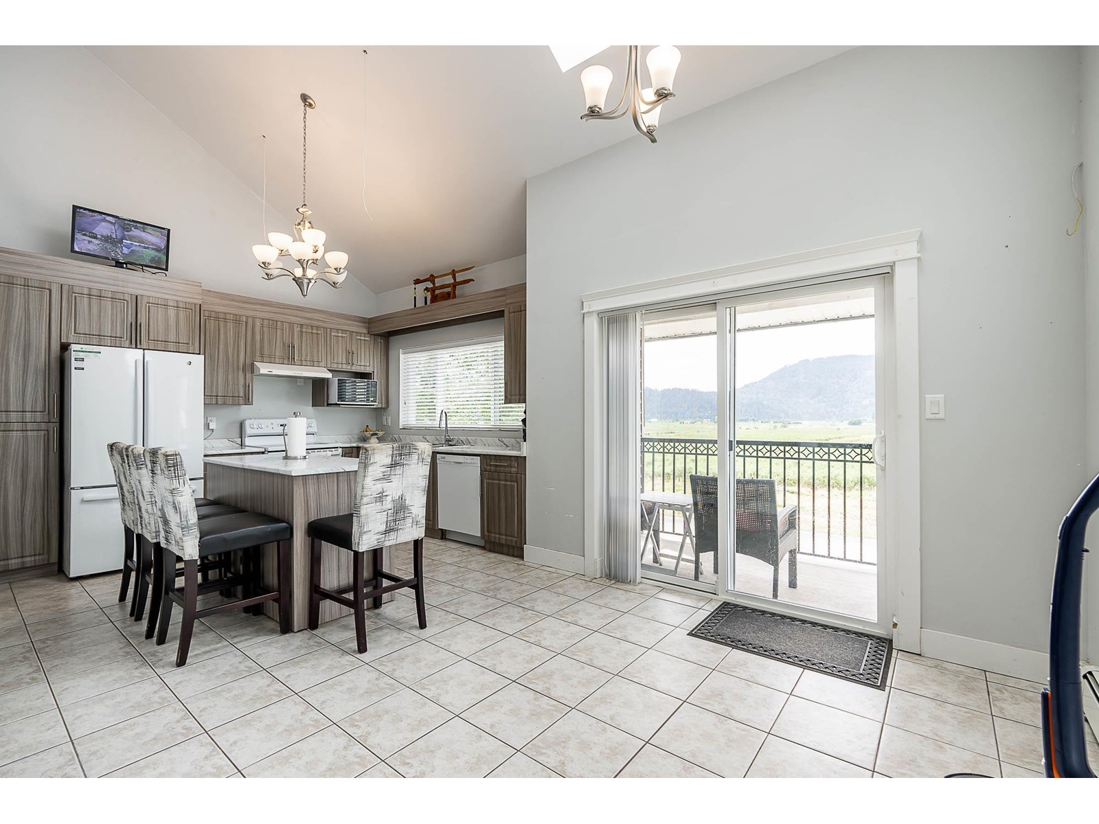10931 Sylvester Road, Mission, British Columbia  V2V 0B2 - Photo 3 - R3012522