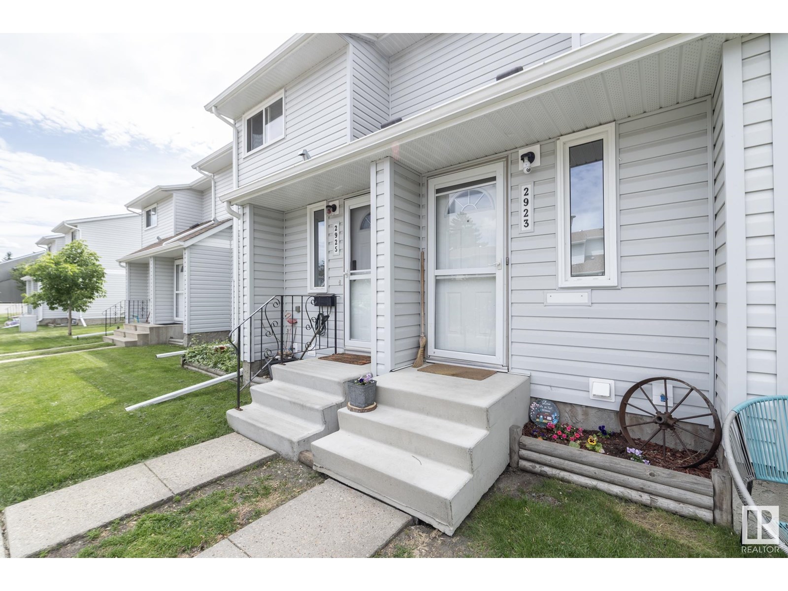 2923 109 St Nw Nw, Edmonton, Alberta  T6J 4N6 - Photo 3 - E4441666