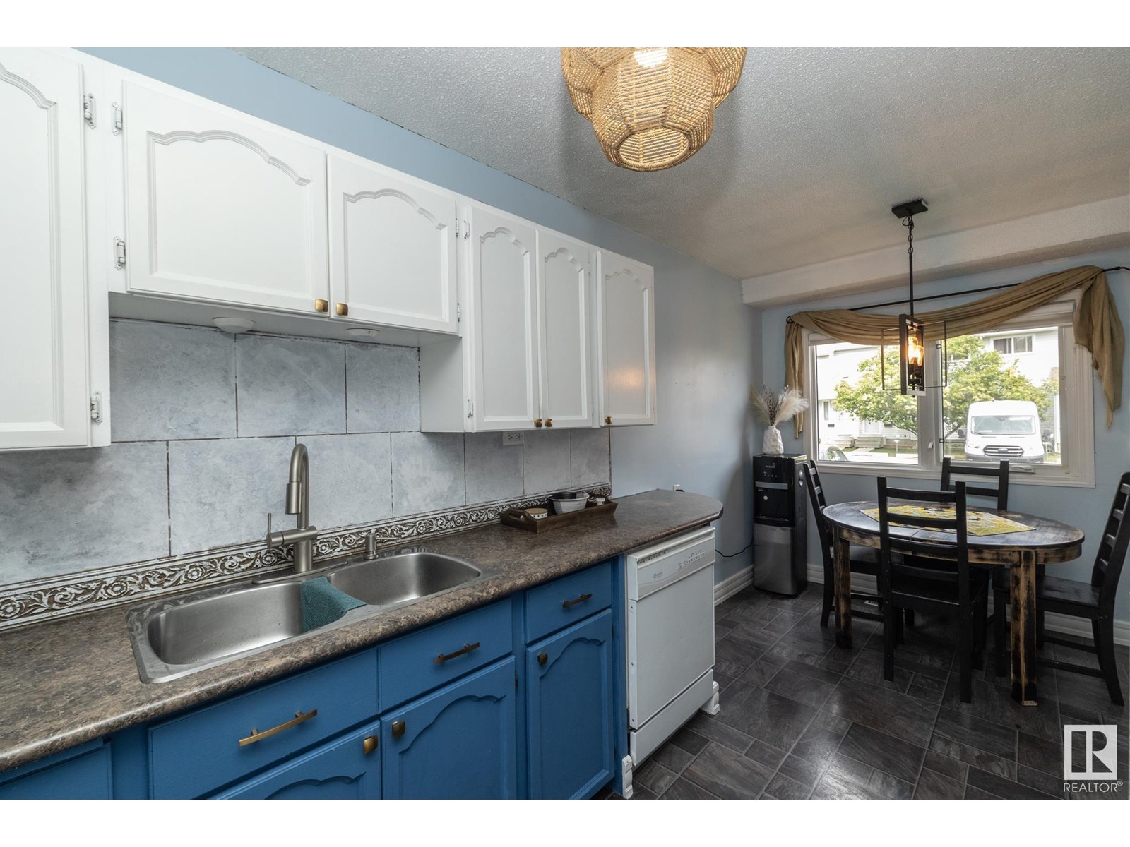 2923 109 St Nw Nw, Edmonton, Alberta  T6J 4N6 - Photo 9 - E4441666