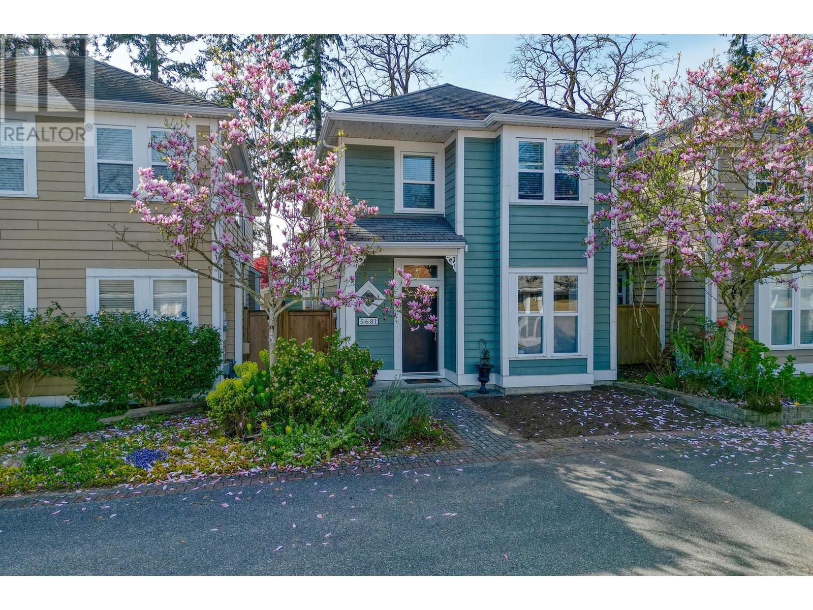 Property at 5681 47A AVENUE image 2