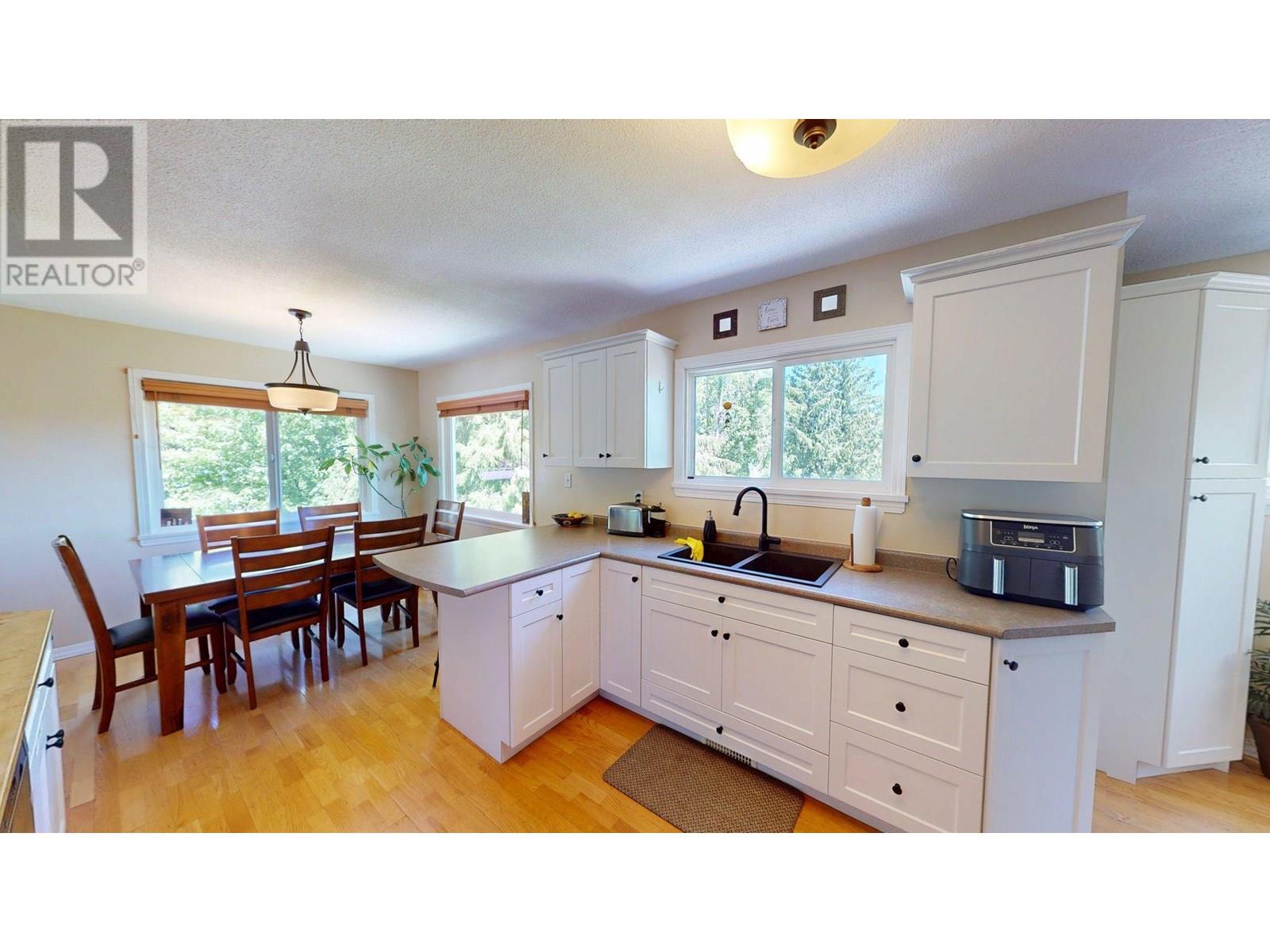 2124 Butte Street, Rossland, British Columbia  V0G 1Y0 - Photo 12 - 10350365