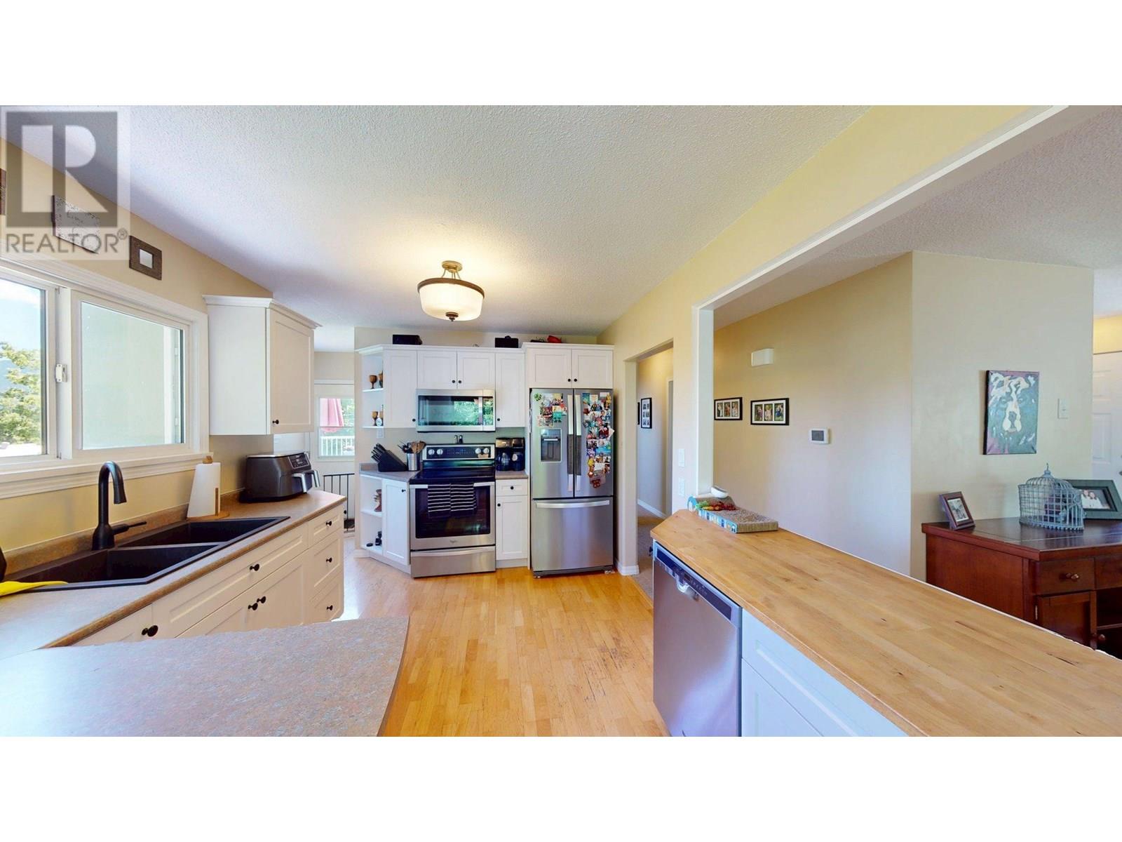 2124 Butte Street, Rossland, British Columbia  V0G 1Y0 - Photo 10 - 10350365