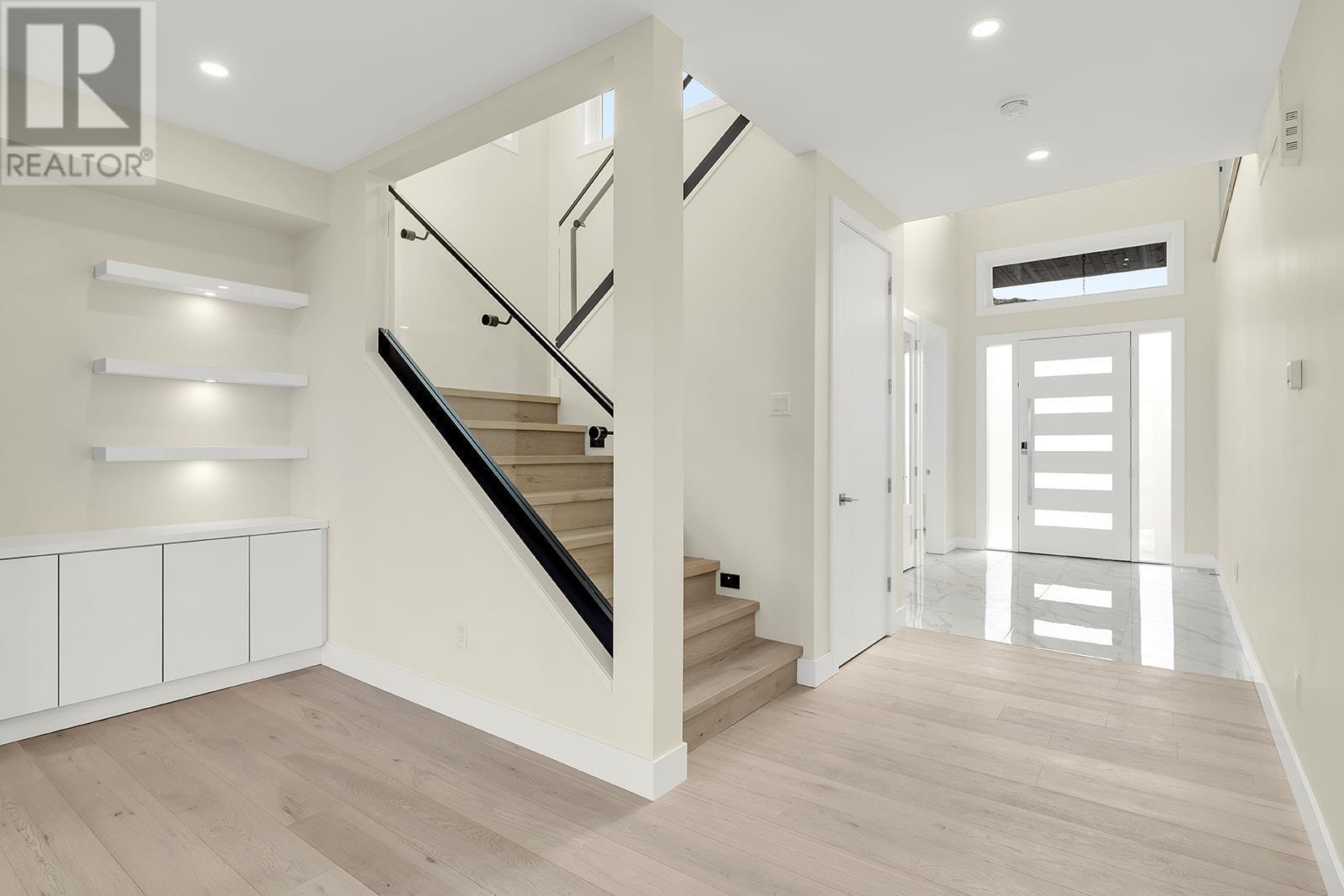 1787 Fawn Run Drive, Kelowna, British Columbia  V1W 5N9 - Photo 2 - 10351670