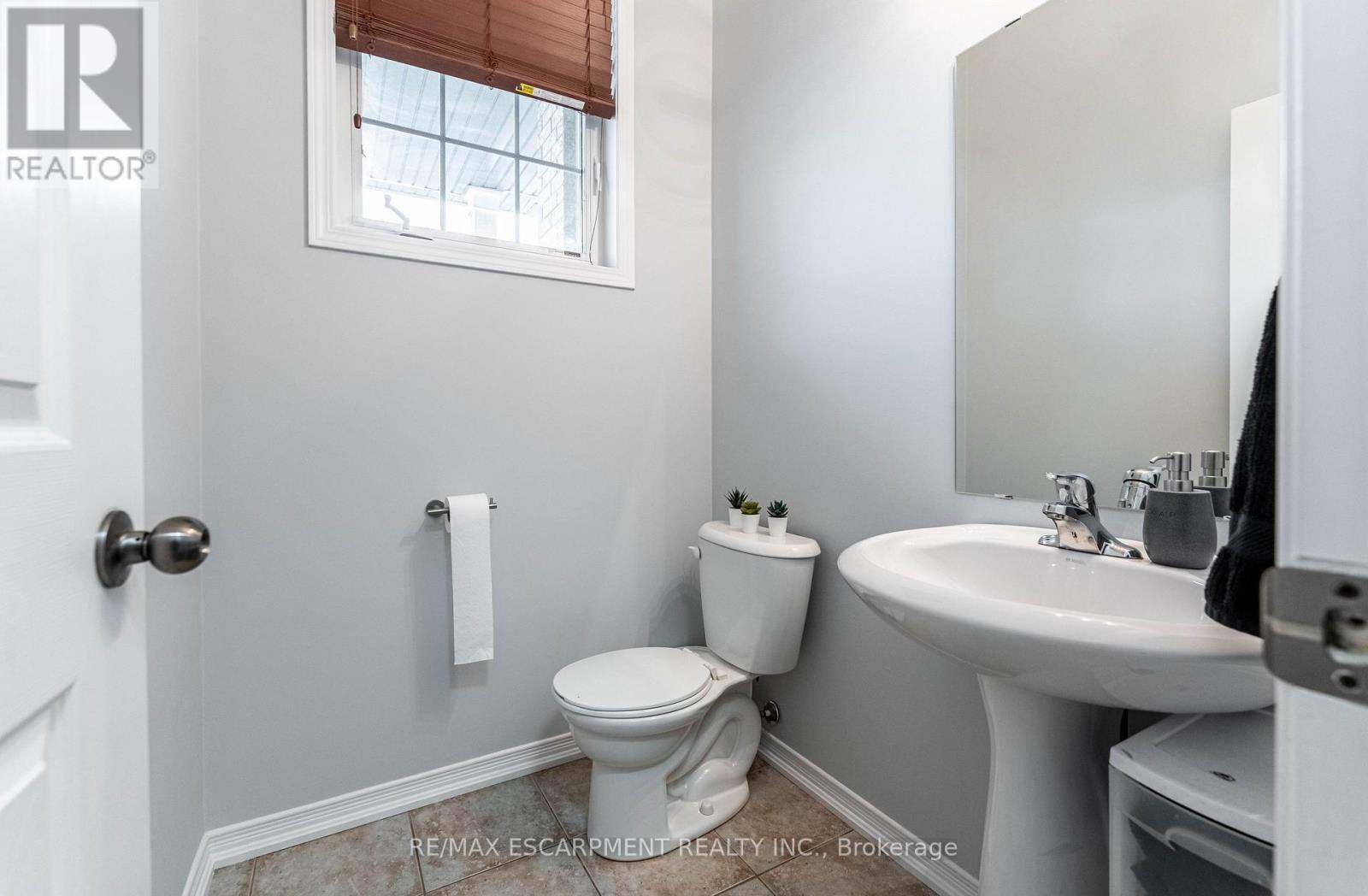 52 Whitwell Way, Hamilton (Binbrook), Ontario  L0R 1C0 - Photo 16 - X12212374
