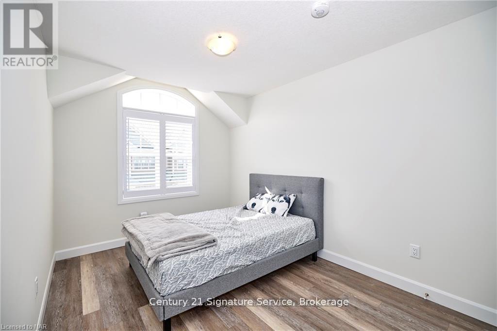7 Cyclone Way, Fort Erie (Crystal Beach), Ontario  L0S 1B0 - Photo 13 - X12212381