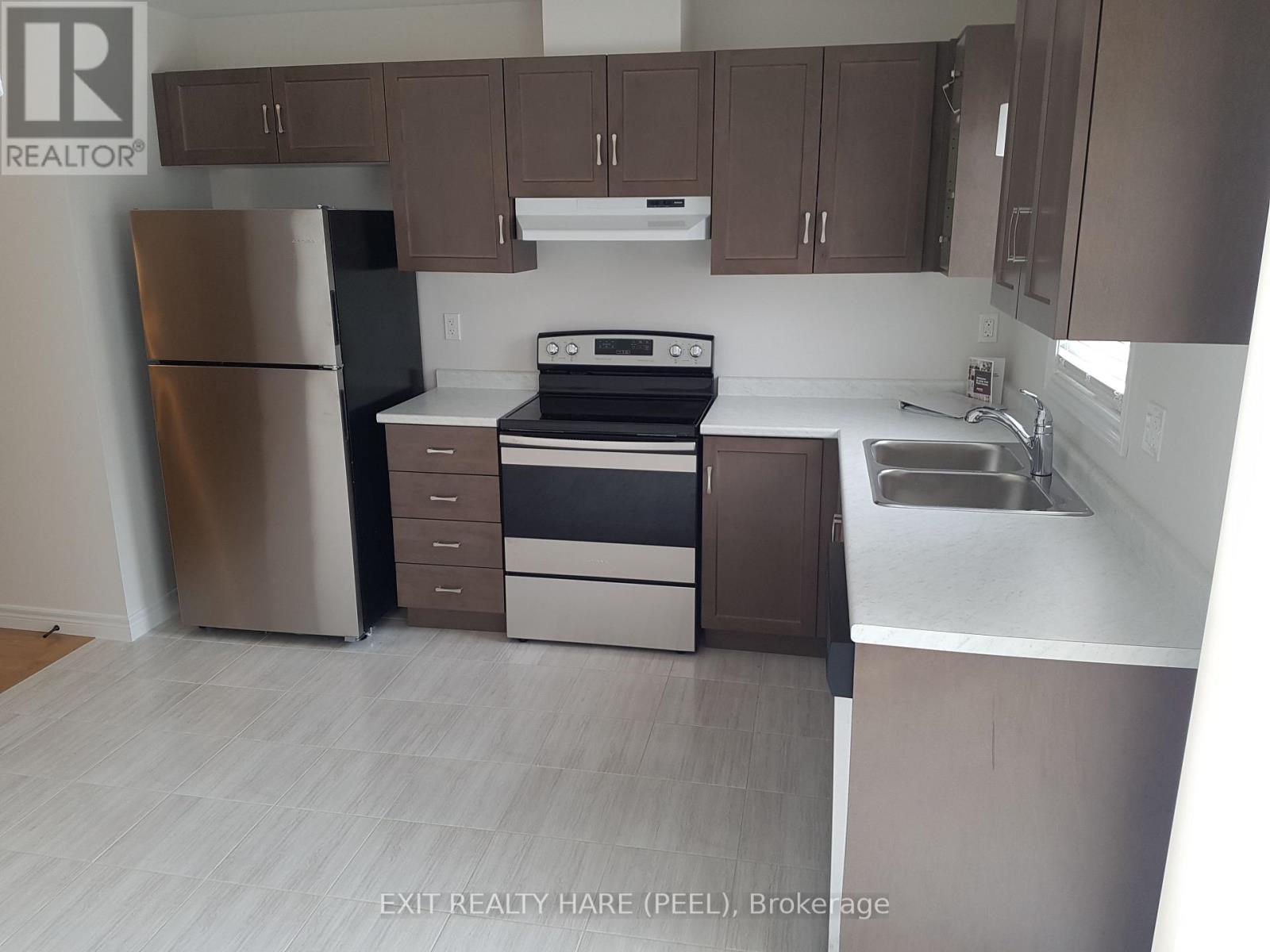 13 Birot Lane, Hamilton, Ontario  L9G 3K9 - Photo 3 - X12212418