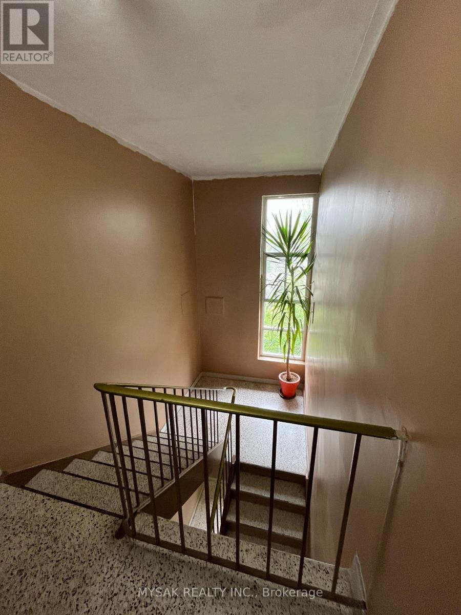 497 Victoria Road N, Guelph (Victoria North), Ontario  N1E 5K1 - Photo 6 - X12212431