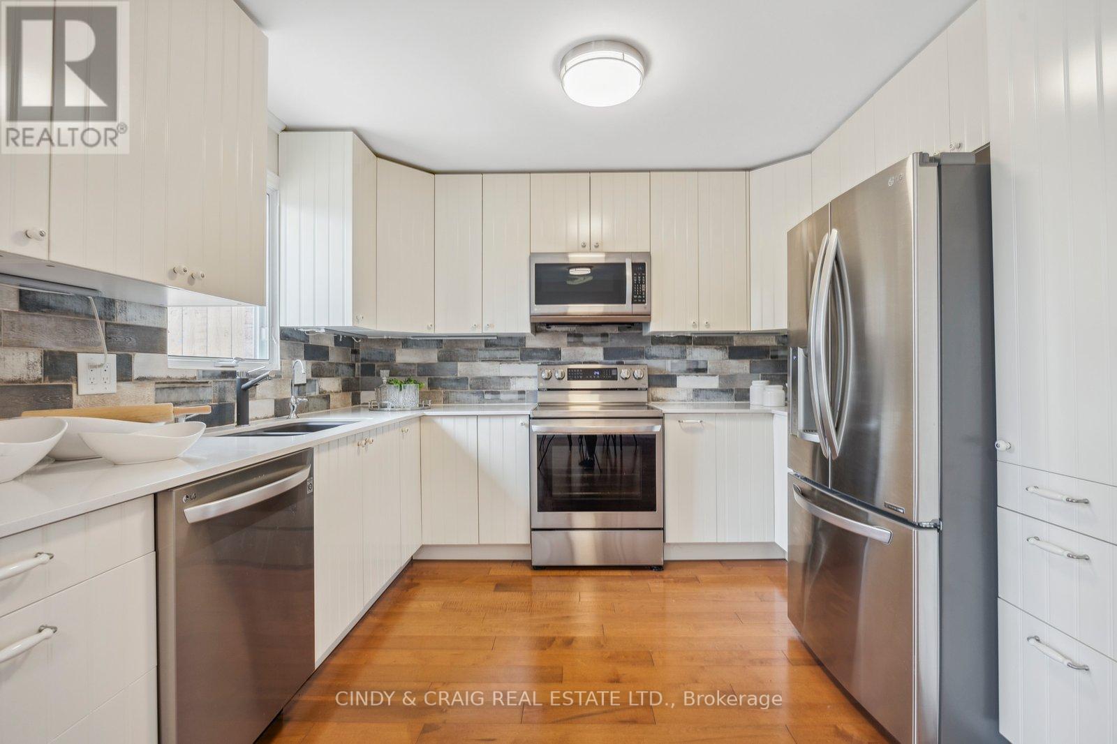 324 Victoria Avenue N, Kawartha Lakes (Lindsay), Ontario  K9V 5T7 - Photo 3 - X12212456