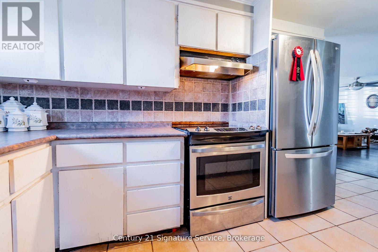 752 Empire Road, Port Colborne (Sherkston), Ontario  L0S 1R0 - Photo 14 - X12212470