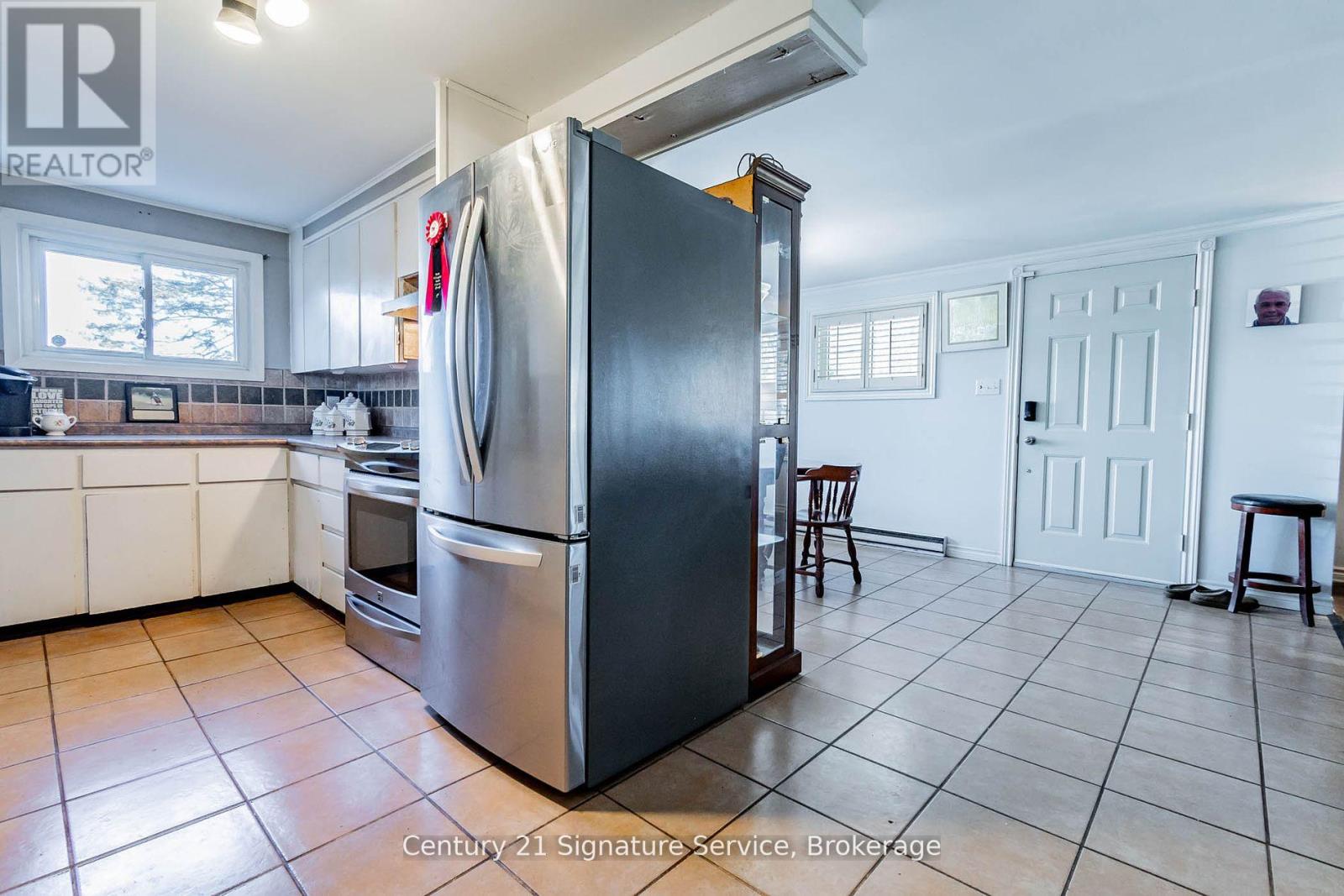 752 Empire Road, Port Colborne (Sherkston), Ontario  L0S 1R0 - Photo 8 - X12212470