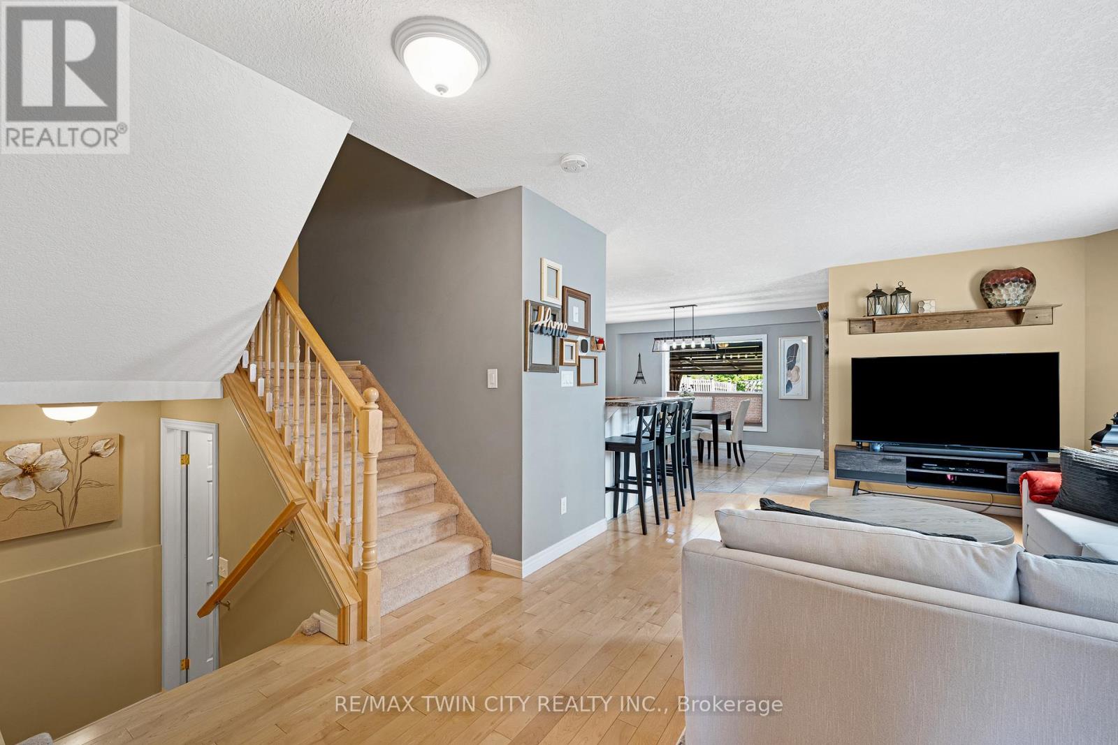 74 Colton Circle, Kitchener, Ontario  N2A 4K4 - Photo 10 - X12212527