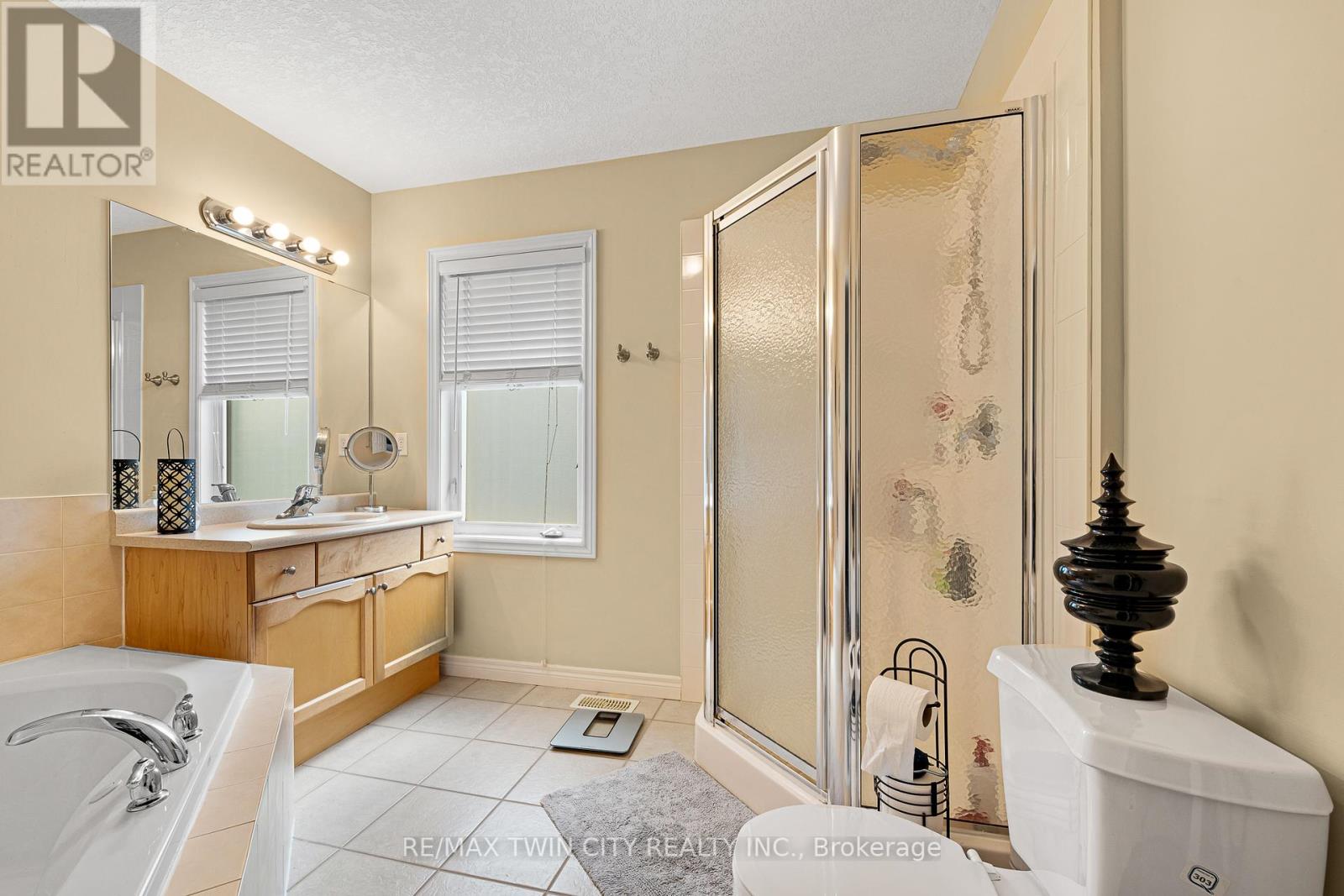 74 Colton Circle, Kitchener, Ontario  N2A 4K4 - Photo 24 - X12212527
