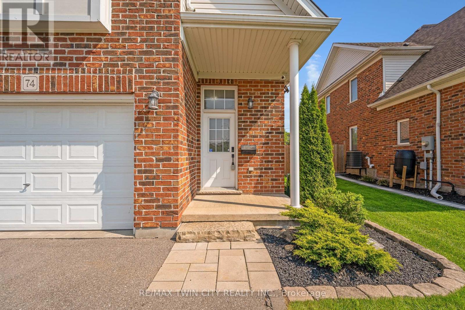 74 Colton Circle, Kitchener, Ontario  N2A 4K4 - Photo 4 - X12212527