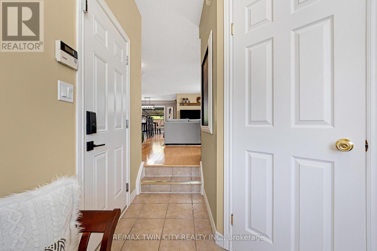 74 Colton Circle, Kitchener, Ontario  N2A 4K4 - Photo 6 - X12212527