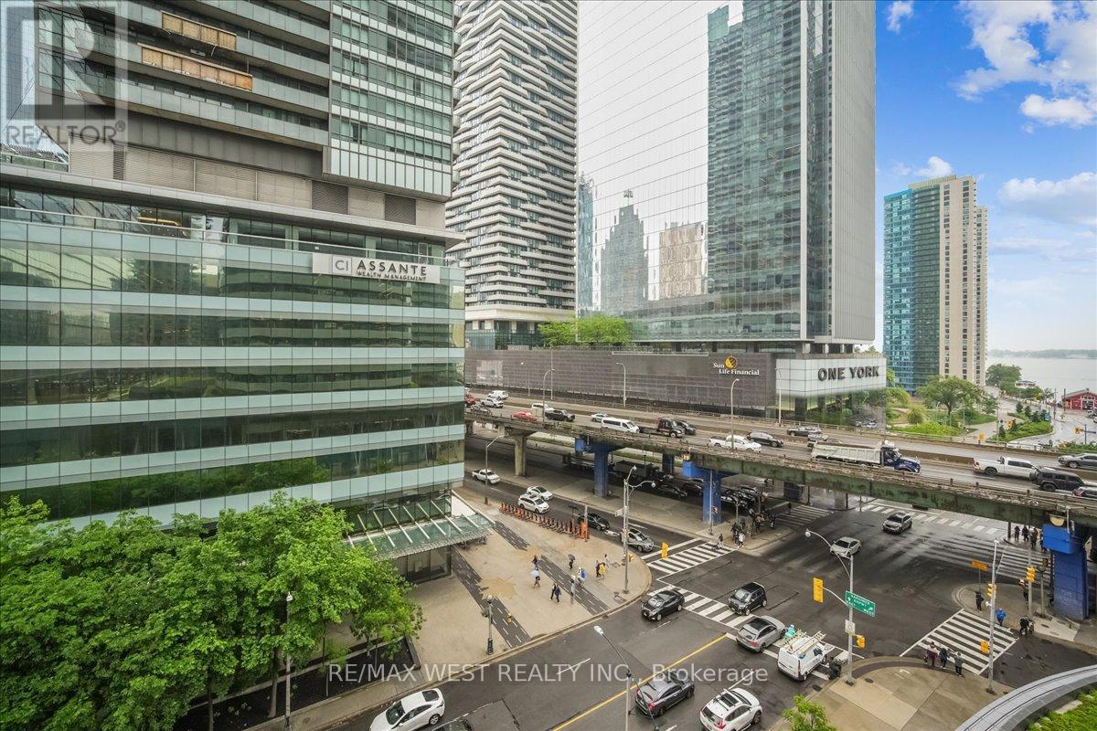 512 - 14 York Street, Toronto, Ontario  M5J 0B1 - Photo 10 - C12210211