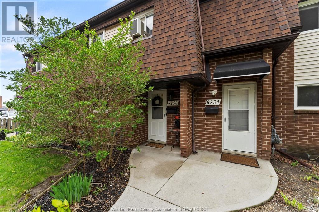 MLS# 25014751: 6256 ROSE-VILLE GARDEN, Windsor, Canada