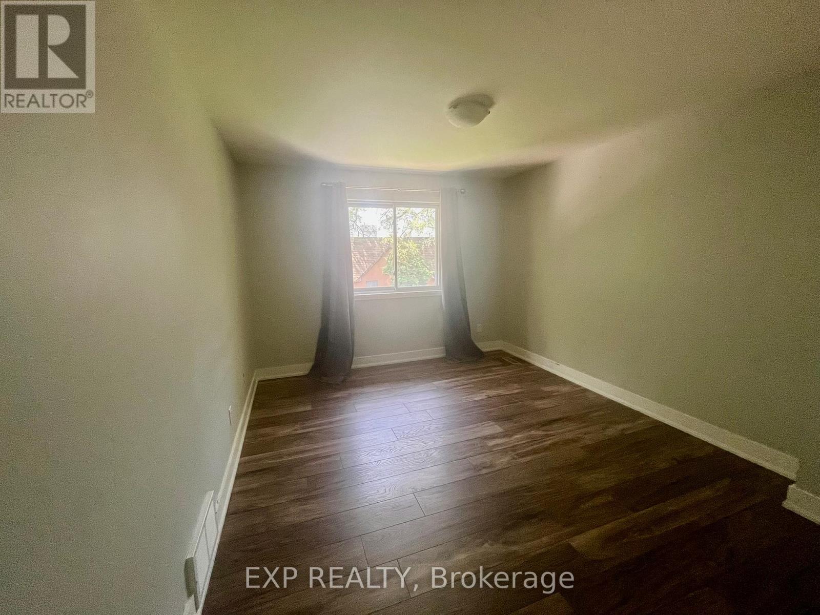 118 Overlea Drive, Kitchener, Ontario  N2M 1T1 - Photo 6 - X12128169