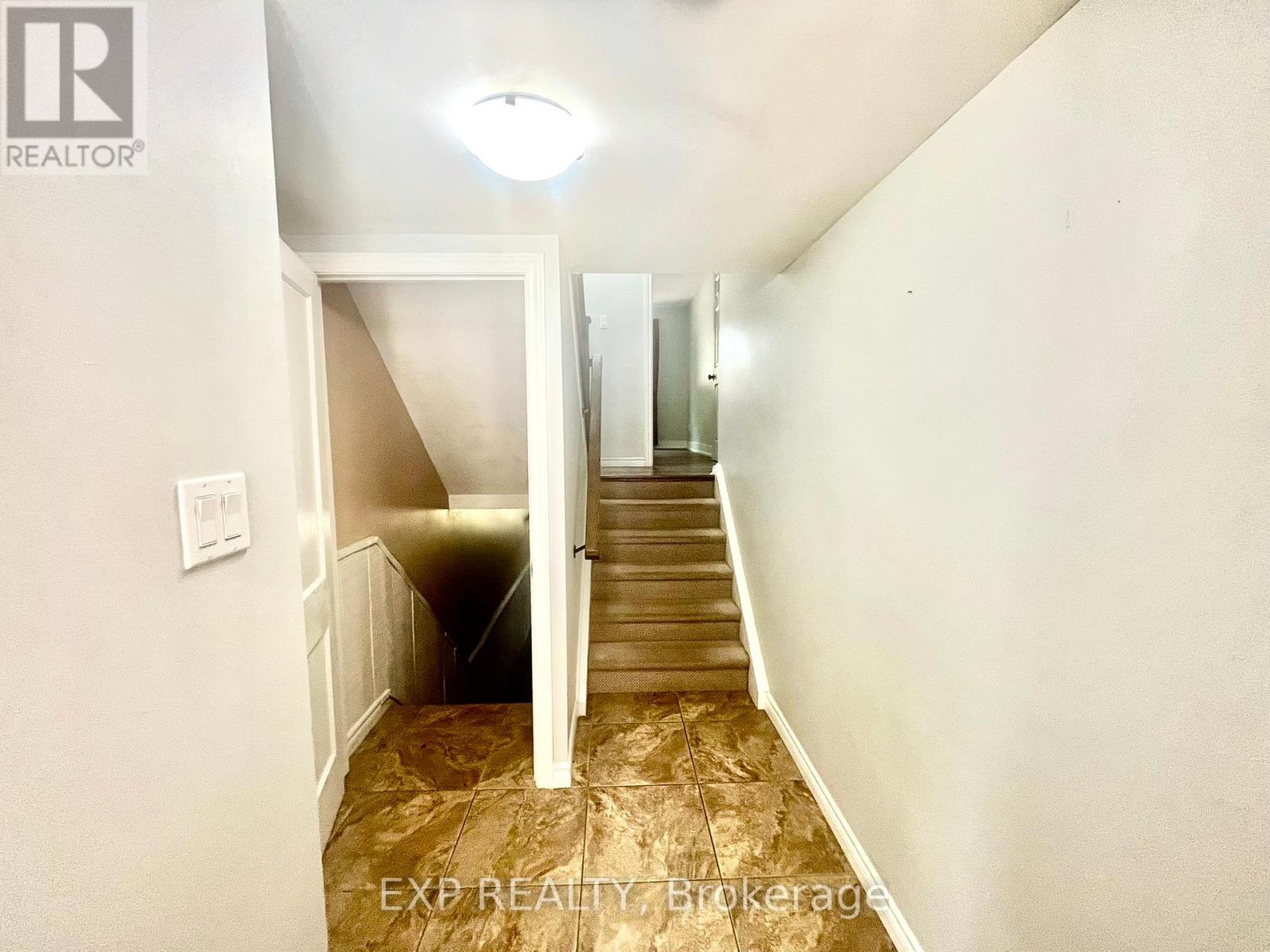 118 Overlea Drive, Kitchener, Ontario  N2M 1T1 - Photo 11 - X12128169