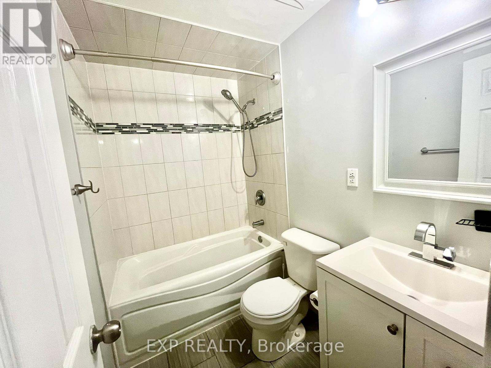 118 Overlea Drive, Kitchener, Ontario  N2M 1T1 - Photo 10 - X12128169