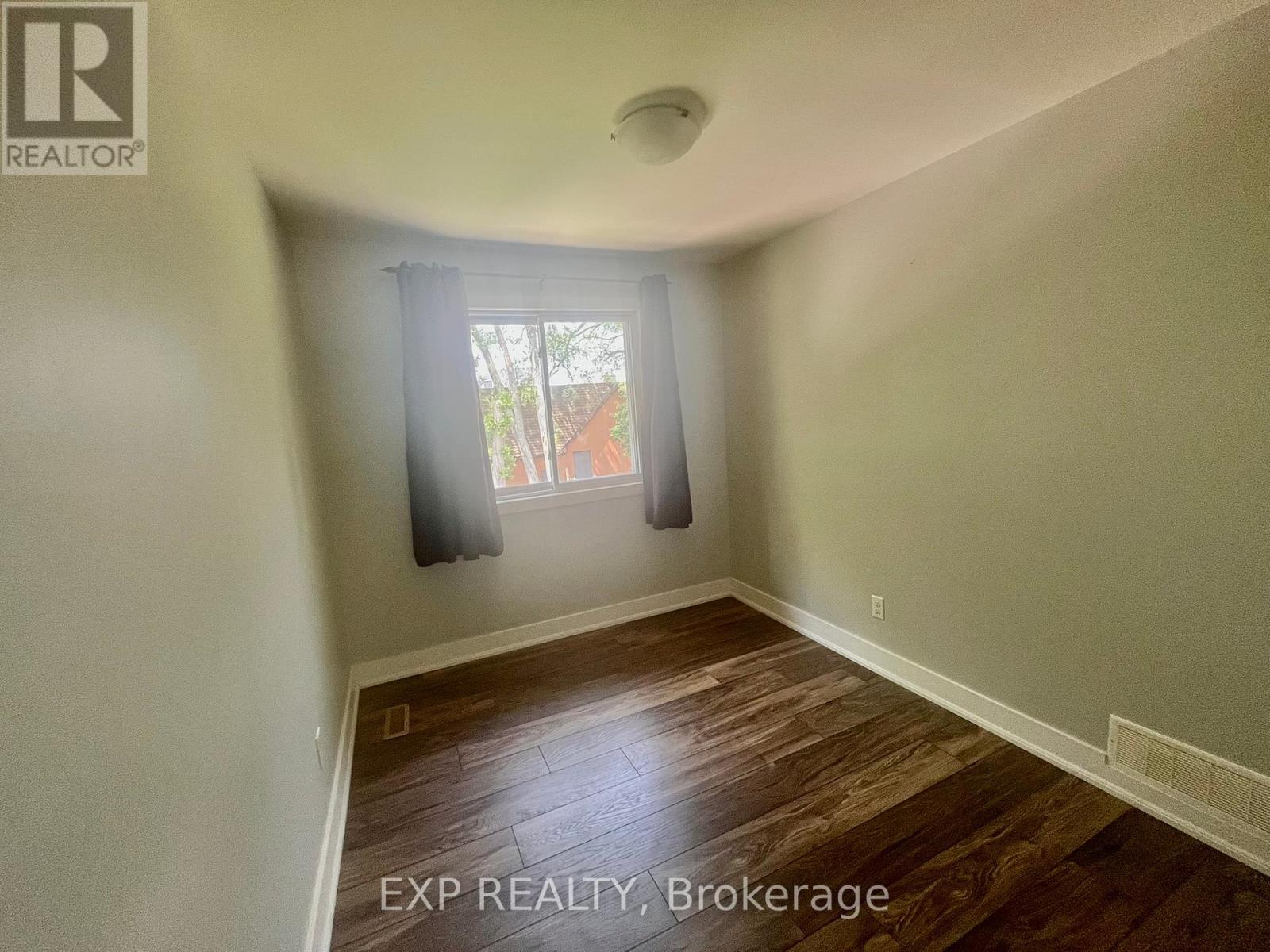 118 Overlea Drive, Kitchener, Ontario  N2M 1T1 - Photo 5 - X12128169