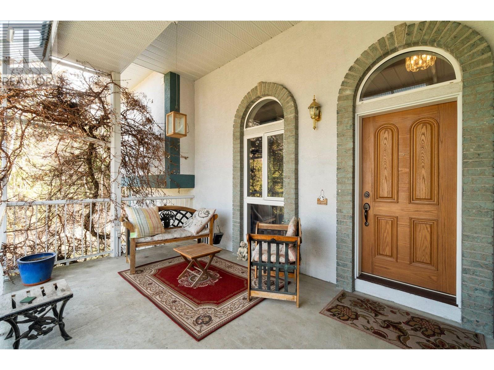 2572 Bayview Road, Blind Bay, British Columbia