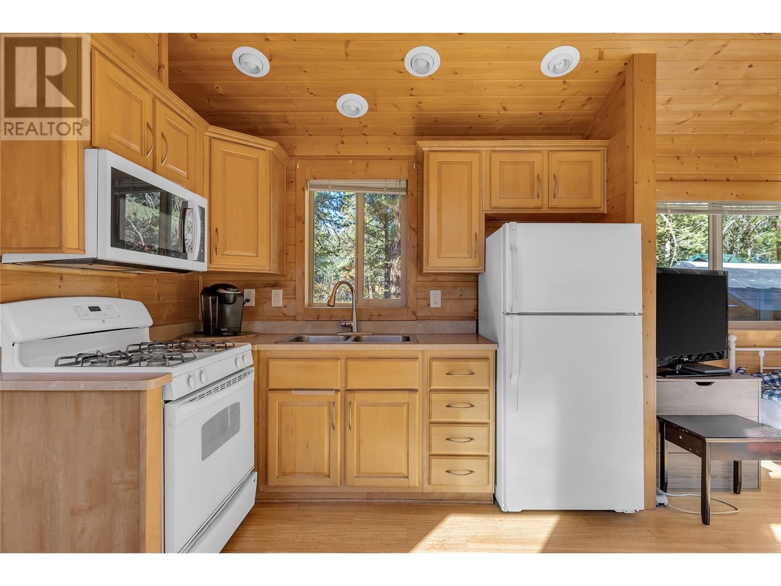 4835 Paradise Valley Drive Unit# 17, Peachland, British Columbia  V0H 1X3 - Photo 11 - 10351367