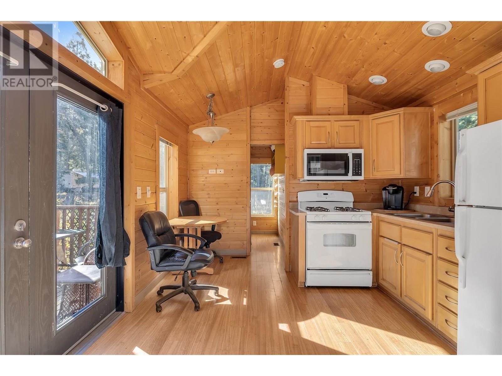 4835 Paradise Valley Drive Unit# 17, Peachland, British Columbia  V0H 1X3 - Photo 8 - 10351367