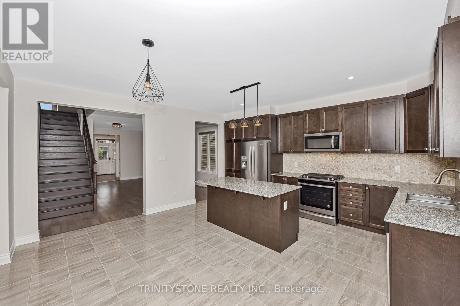 615 Parade Drive, Ottawa, Ontario  K2S 0Y7 - Photo 13 - X12211013