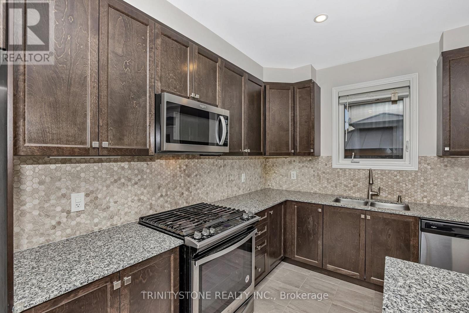 615 Parade Drive, Ottawa, Ontario  K2S 0Y7 - Photo 14 - X12211013