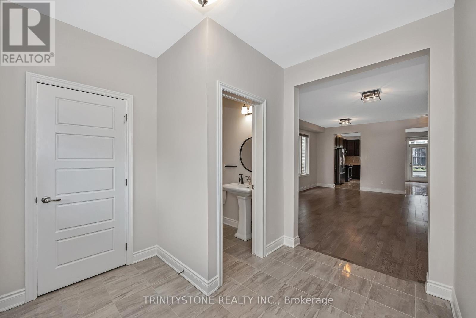 615 Parade Drive, Ottawa, Ontario  K2S 0Y7 - Photo 5 - X12211013